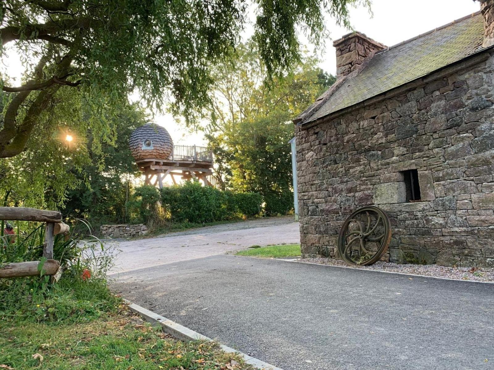 La Ville Es Renais - Ferme Et Maison D'Hotes Insolite إيركي المظهر الخارجي الصورة